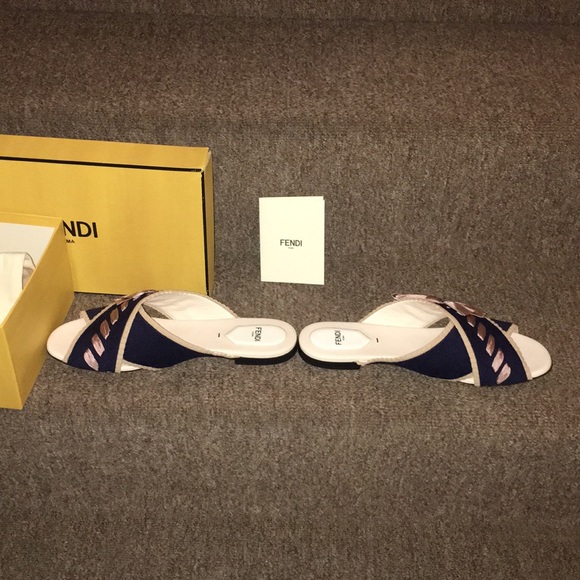 🇮🇹 NWT Authentic FENDI Navy Knit/Leather Sandals - Picture 2 of 8
